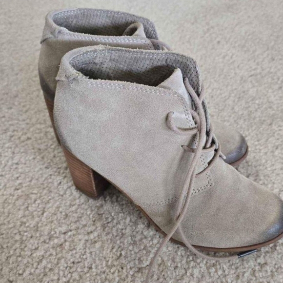 Tom's Booties - Picture 4 of 4